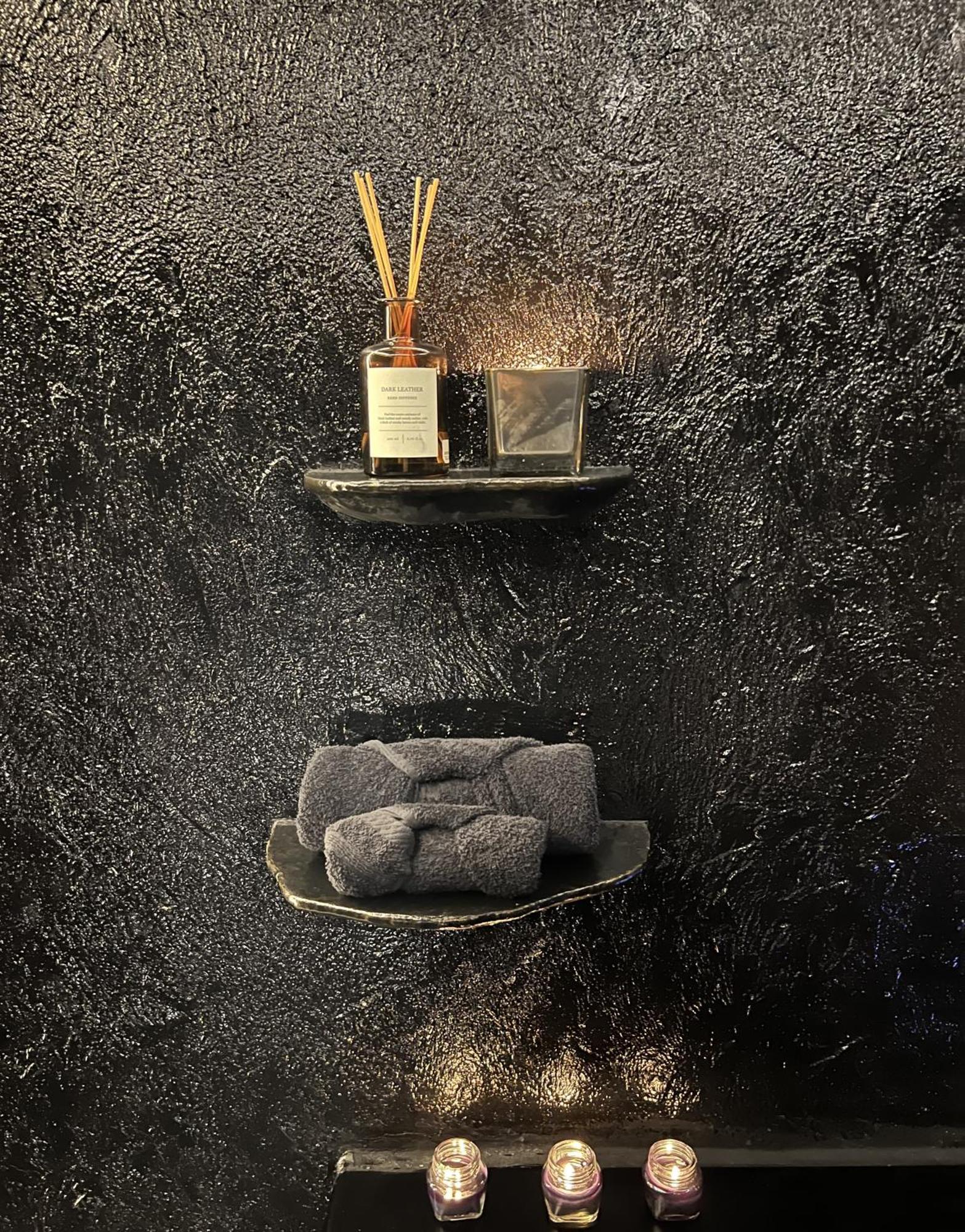 Doormat#13 Black Mirror Appartement